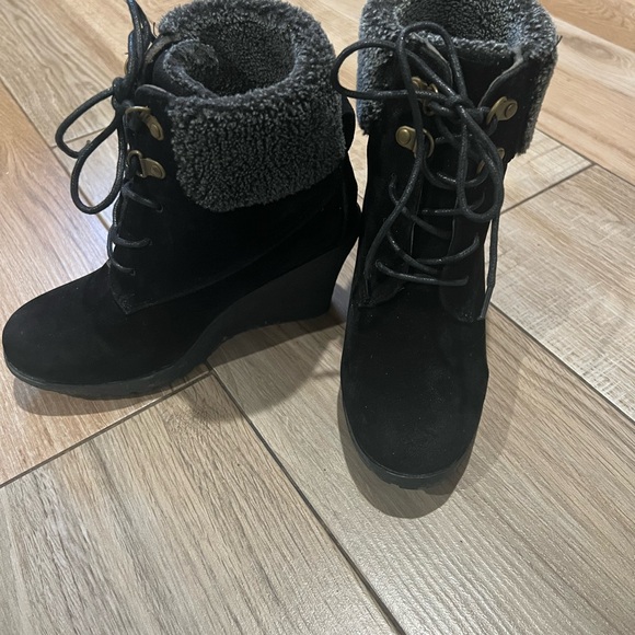 Shoes - Women's Black suede Wedge Ankle Boots/booties